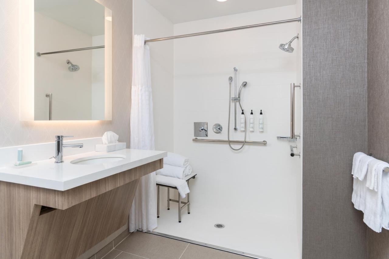 | Hotel 44 North Freeport Brunswick