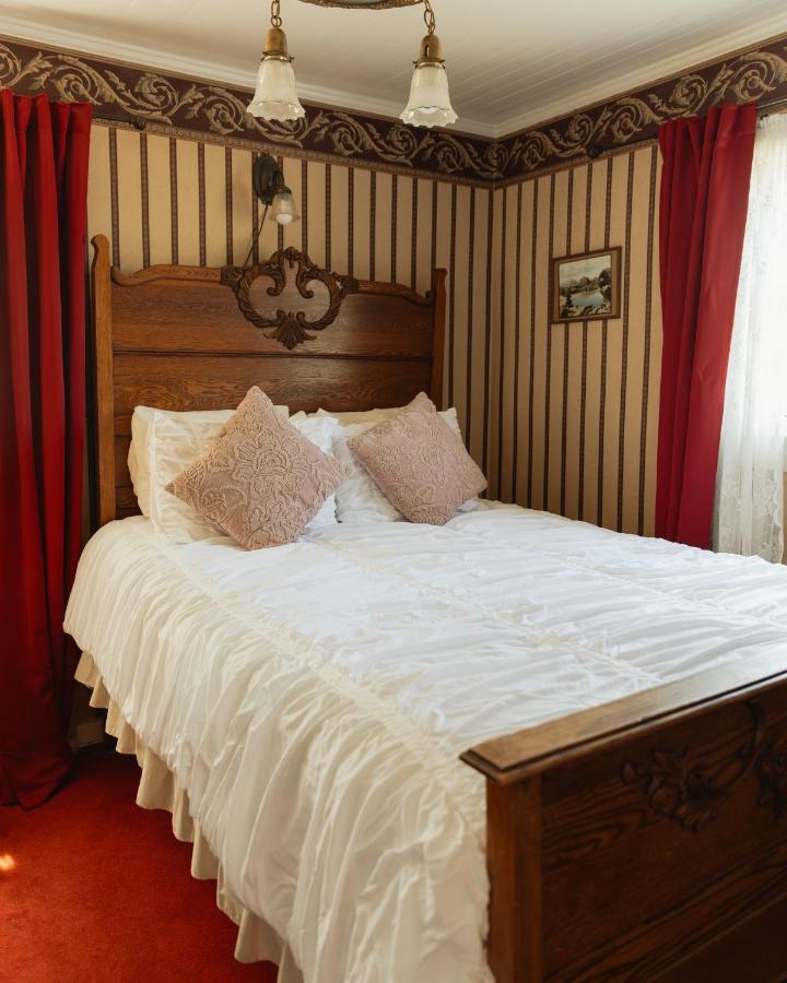 | Julian Gold Rush Hotel