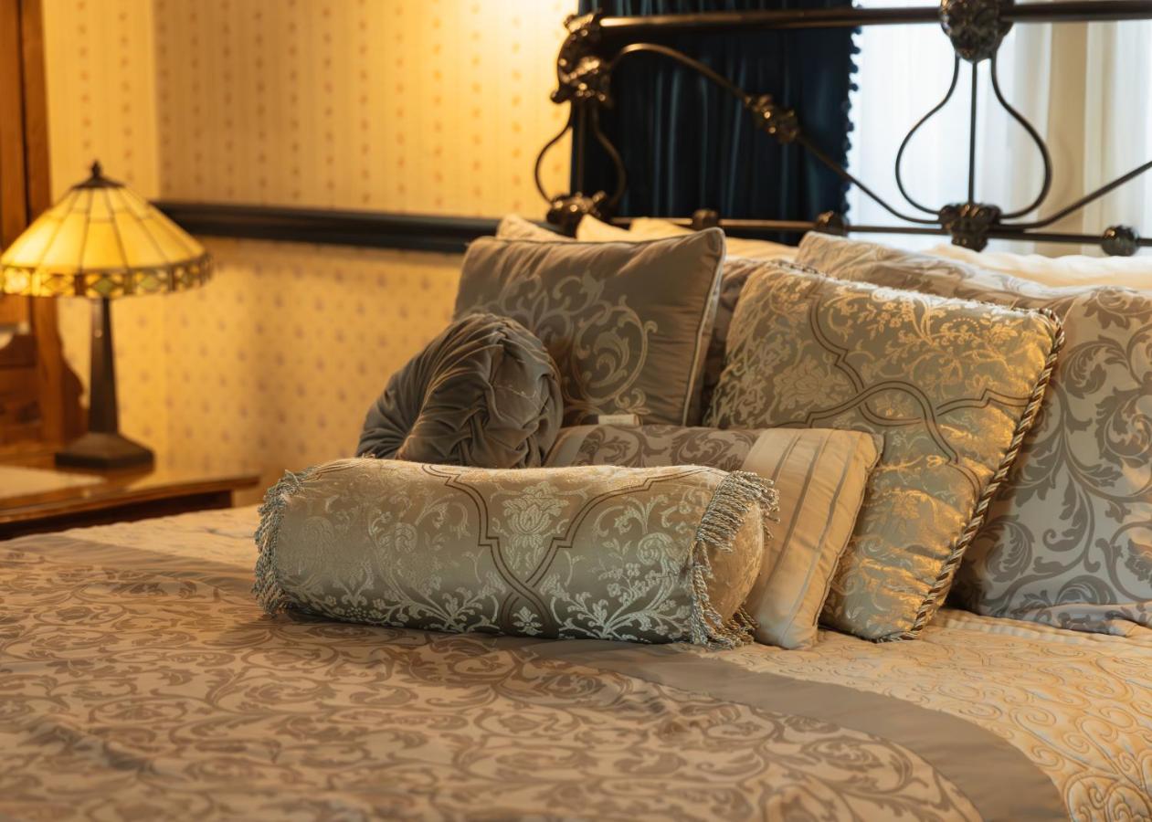 | Julian Gold Rush Hotel