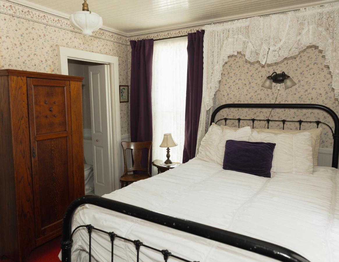 | Julian Gold Rush Hotel