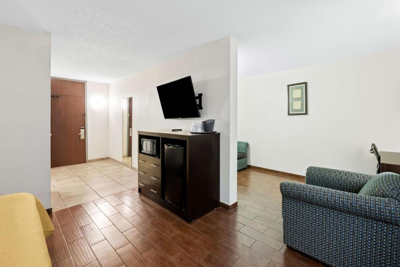 King Room - Disability Access at SureStay Plus Hotel by Best Western Lubbock Medical Center