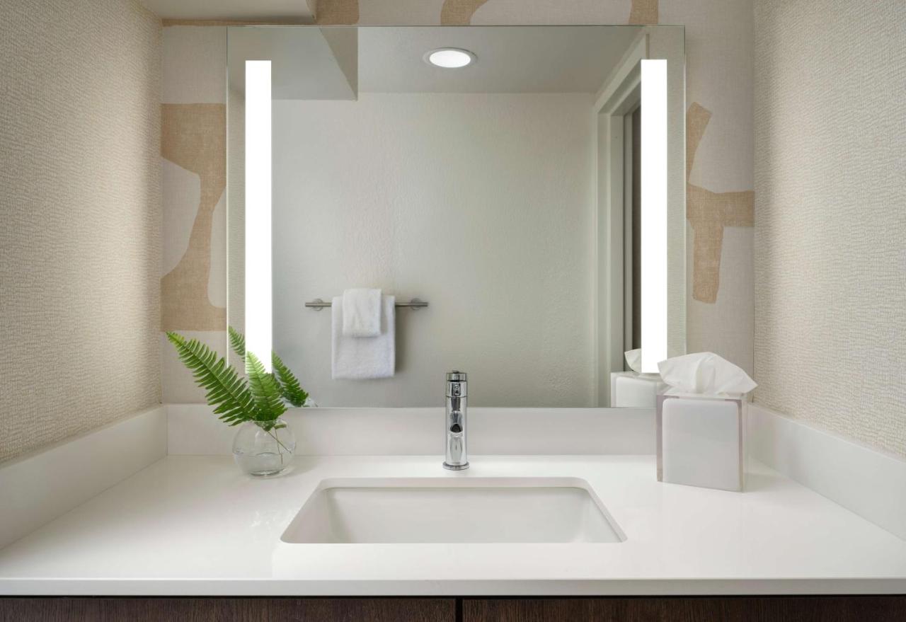 Two Bedroom Suite King and Queen at Sonesta ES Suites Chicago Downtown Magnificent Mile - Medical
