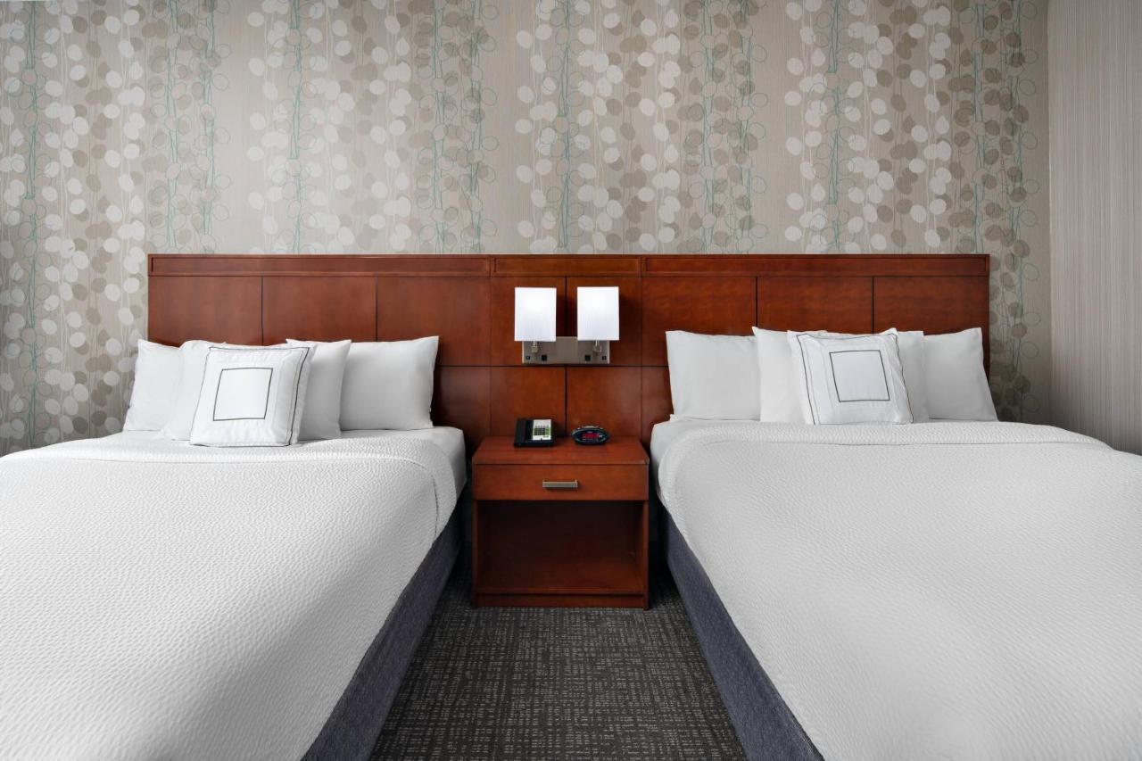| Courtyard by Marriott Raleigh North/Triangle Town Center