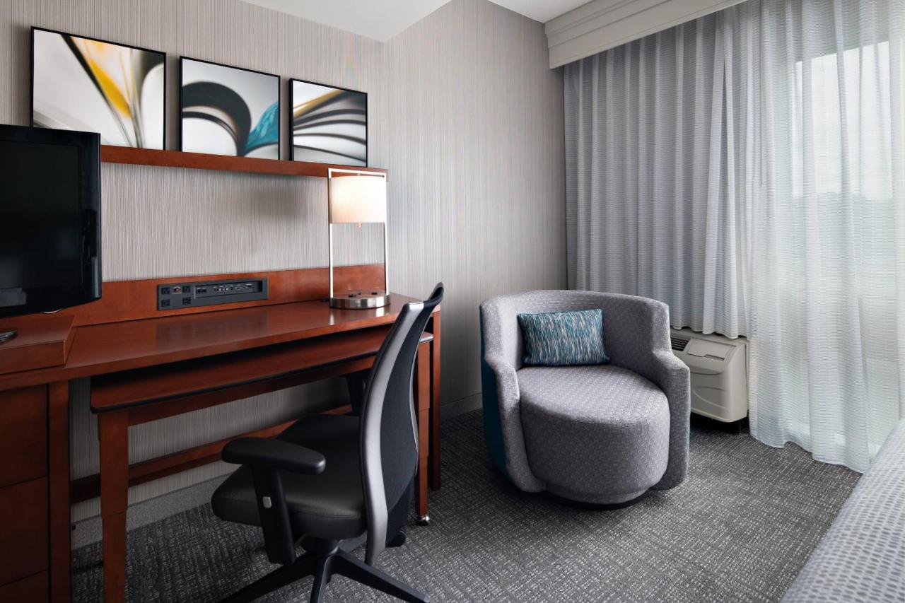 | Courtyard by Marriott Raleigh North/Triangle Town Center