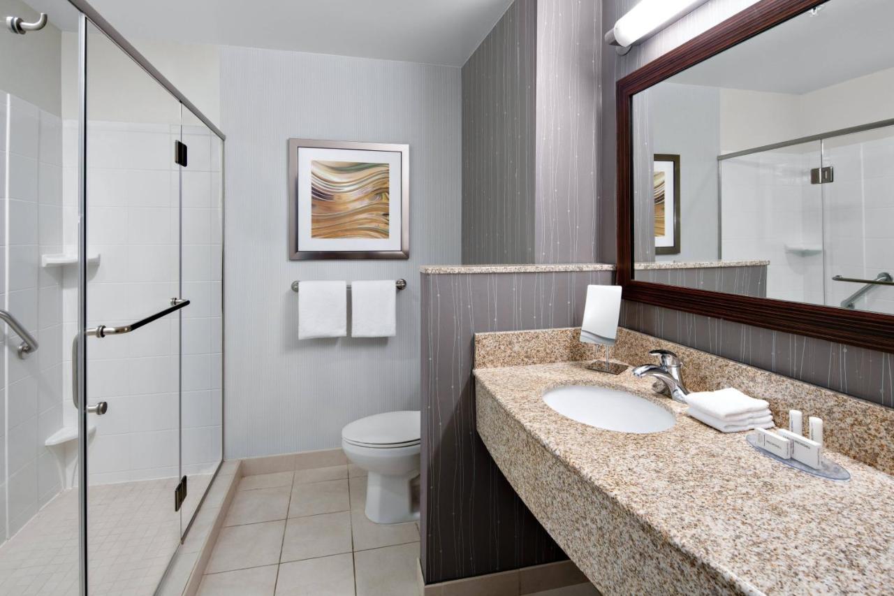 | Courtyard by Marriott Raleigh North/Triangle Town Center