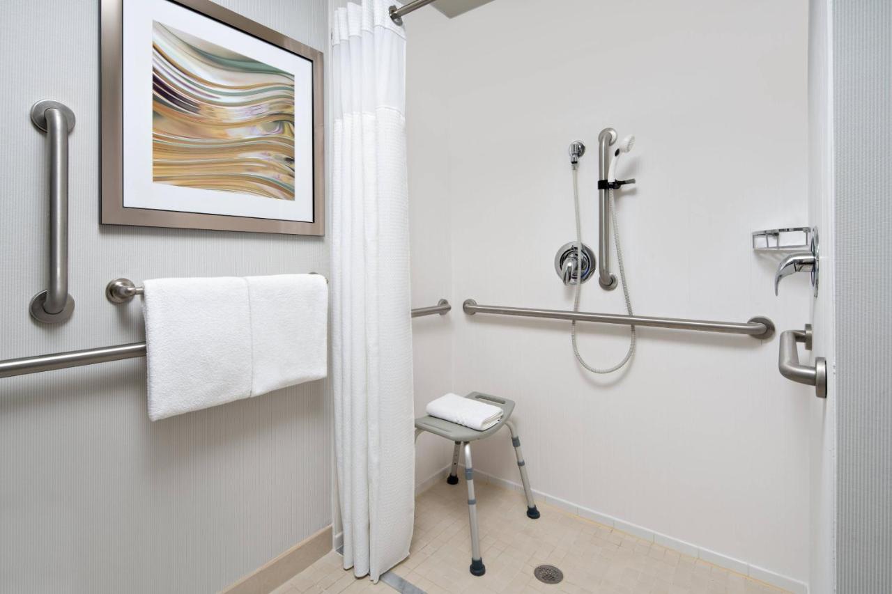 | Courtyard by Marriott Raleigh North/Triangle Town Center