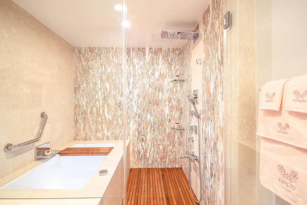 Beach View Ruby Suite - 2 Bedroom Plus Den at Espacio The Jewel Of Waikiki