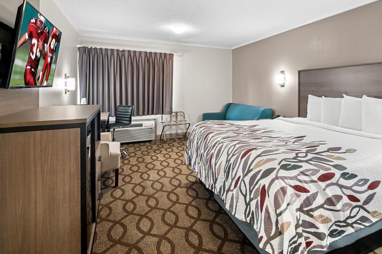 | Red Roof Inn Lexington - Hamburg
