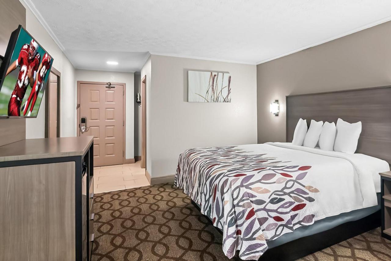 | Red Roof Inn Lexington - Hamburg