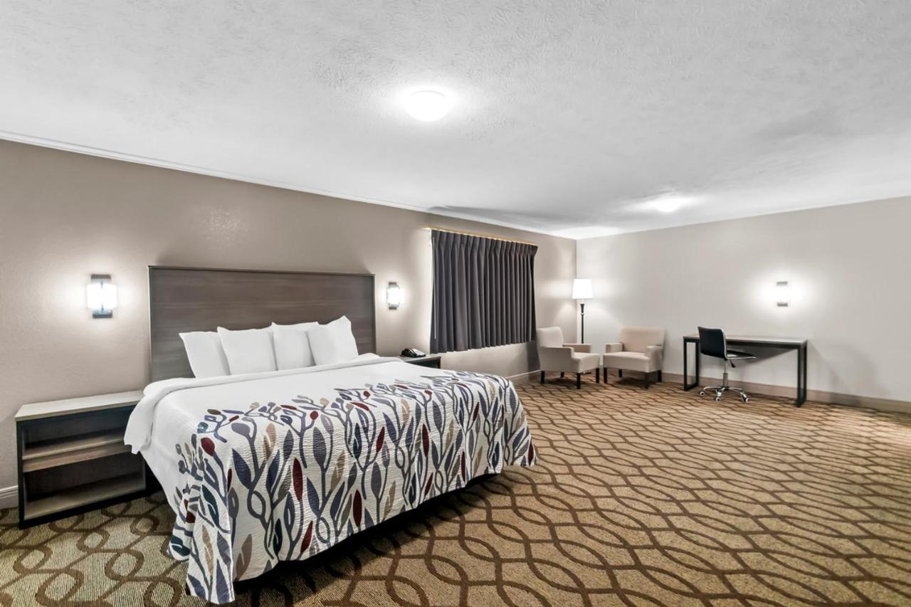 | Red Roof Inn Lexington - Hamburg