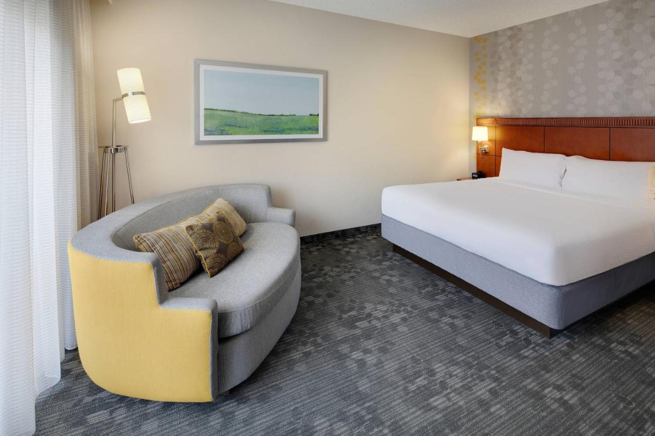 | Courtyard by Marriott Addison Midway