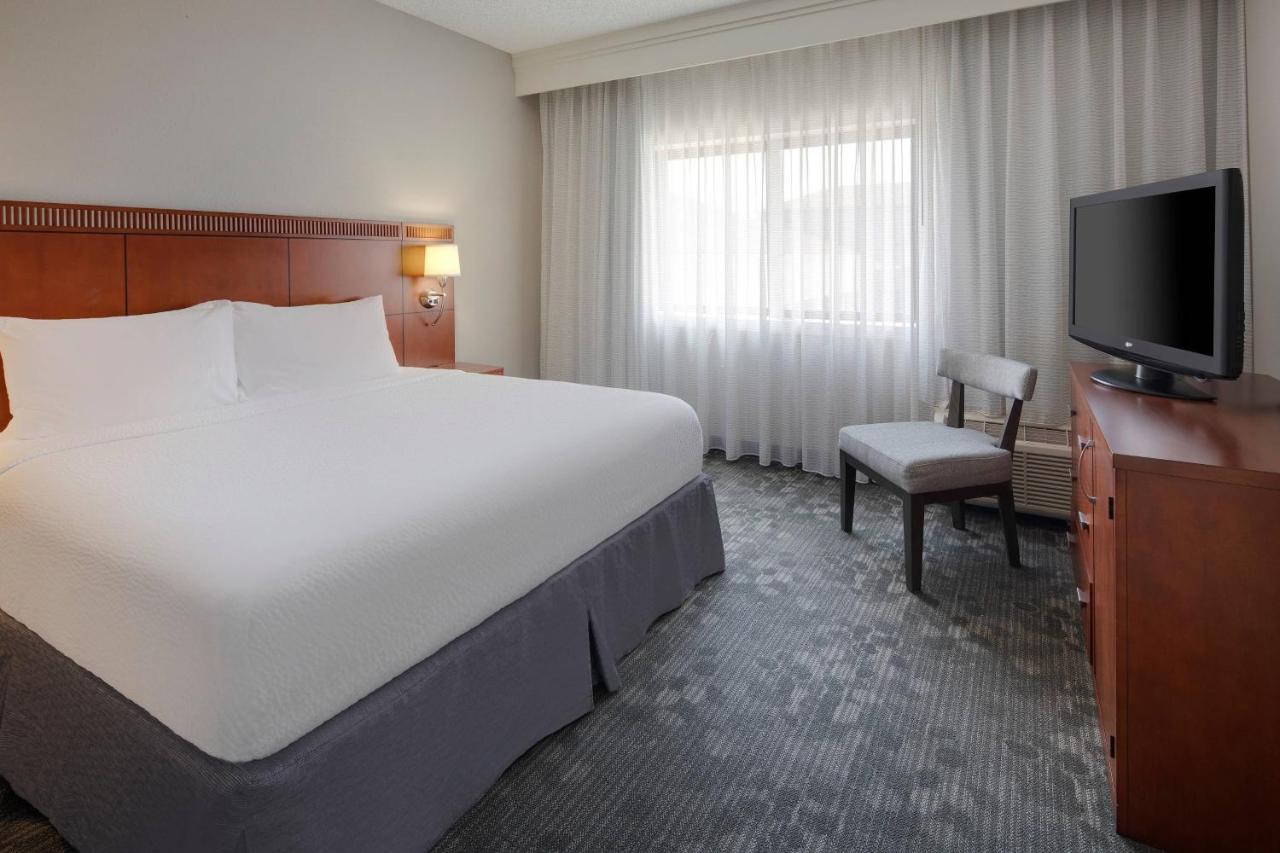 | Courtyard by Marriott Addison Midway