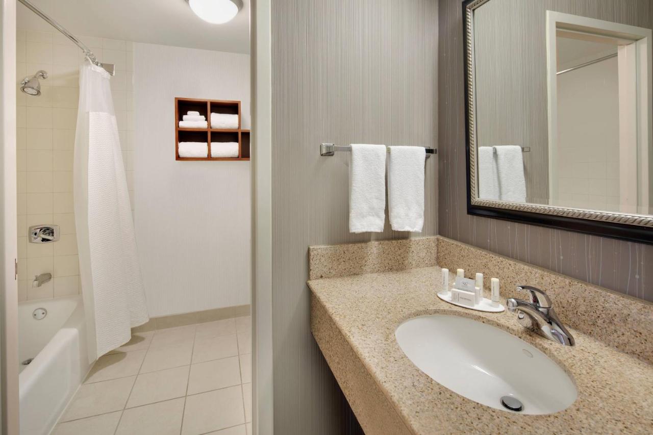 | Courtyard by Marriott Addison Midway
