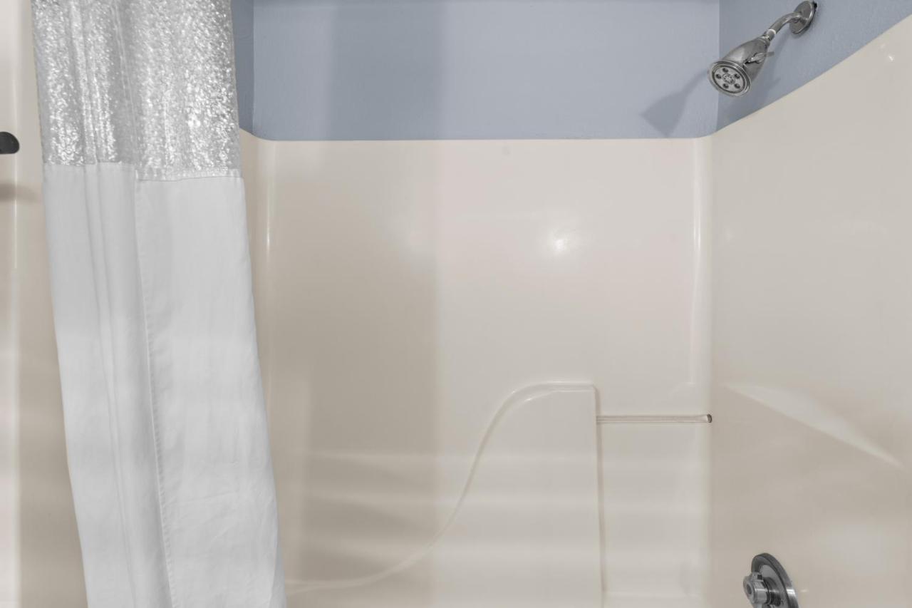 King Room - Disability Access - Non-Smoking at Baymont by Wyndham Lawrence