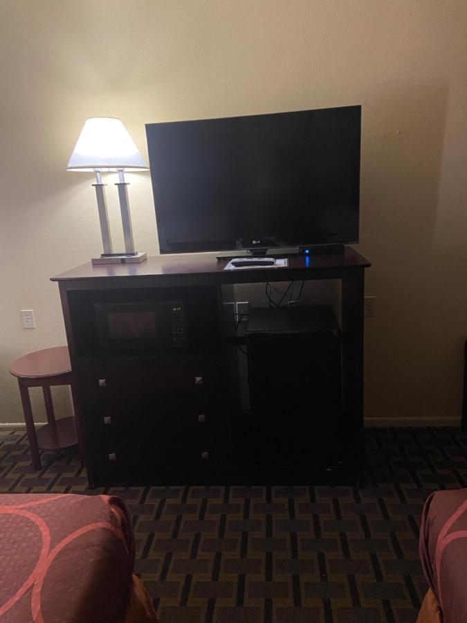 | Super 8 by Wyndham Lebanon