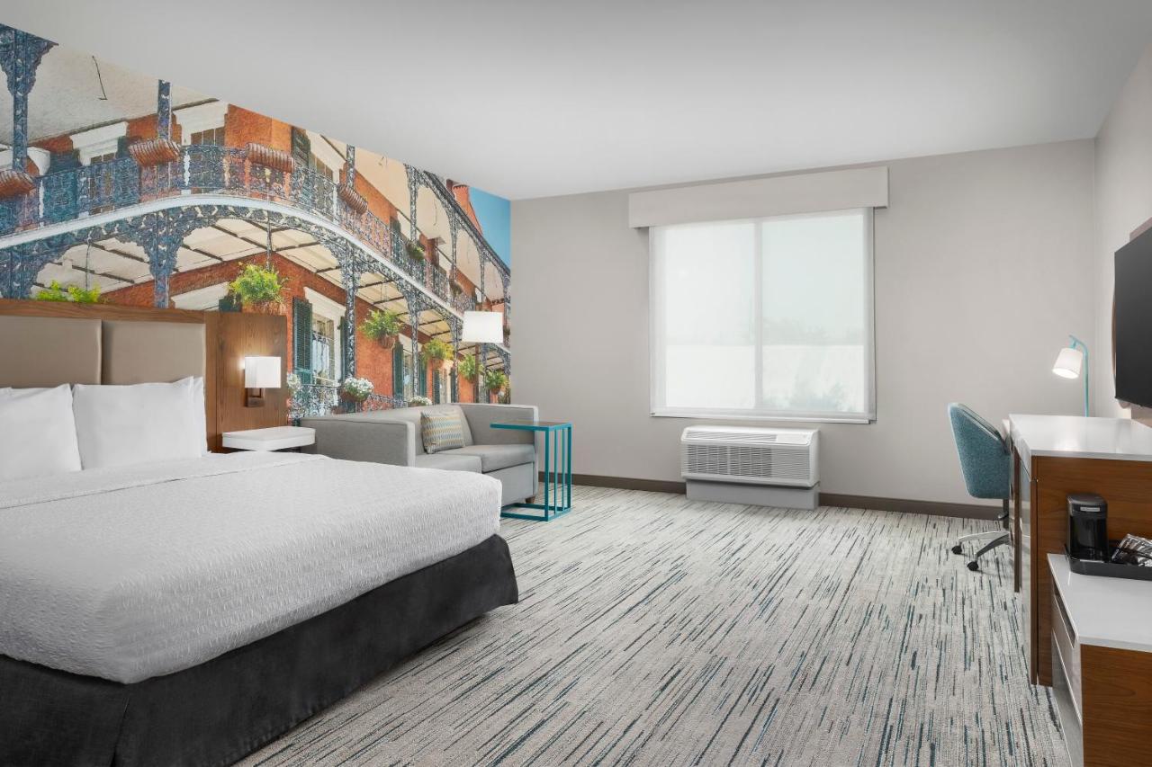 King Room with Sofa Bed and Bath Tub - Mobility Accessible at Hampton Inn New Orleans French Quarter Market Area