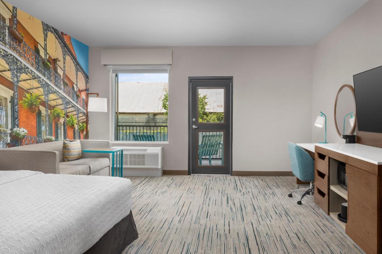 King Room with Sofa Bed and Bath Tub - Mobility Accessible at Hampton Inn New Orleans French Quarter Market Area