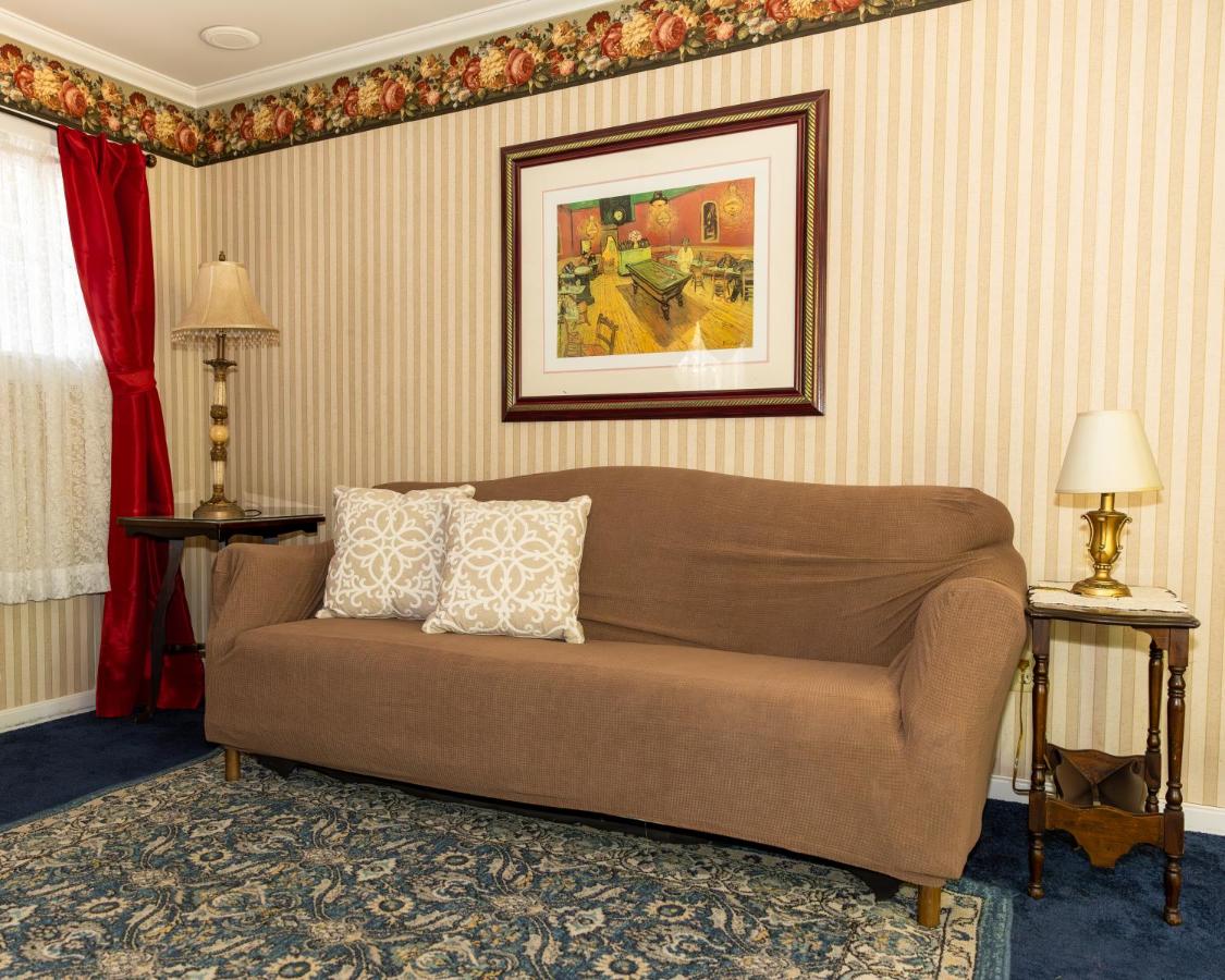 | Julian Gold Rush Hotel