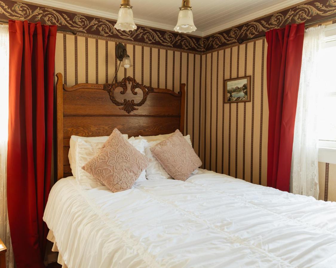 | Julian Gold Rush Hotel