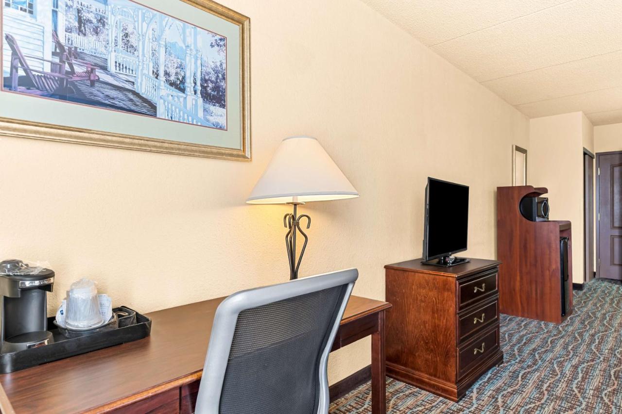 Queen Room with Two Queen Beds at Best Western Holiday Manor