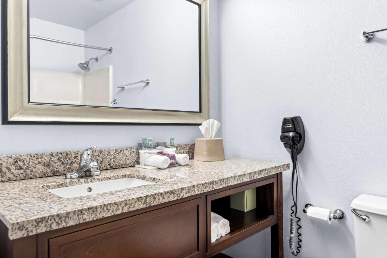  | Best Western Holiday Manor