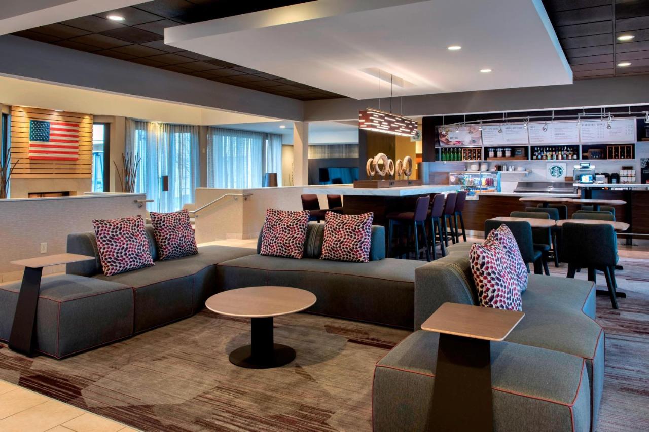 | Courtyard Chicago Waukegan Gurnee