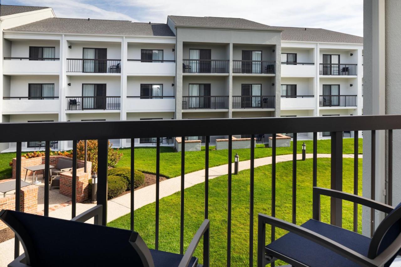 | Courtyard Chicago Waukegan Gurnee