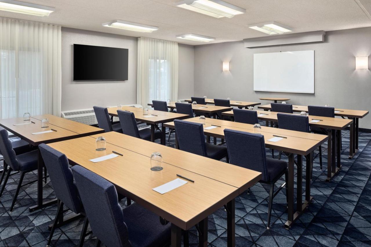 | Courtyard Chicago Waukegan Gurnee