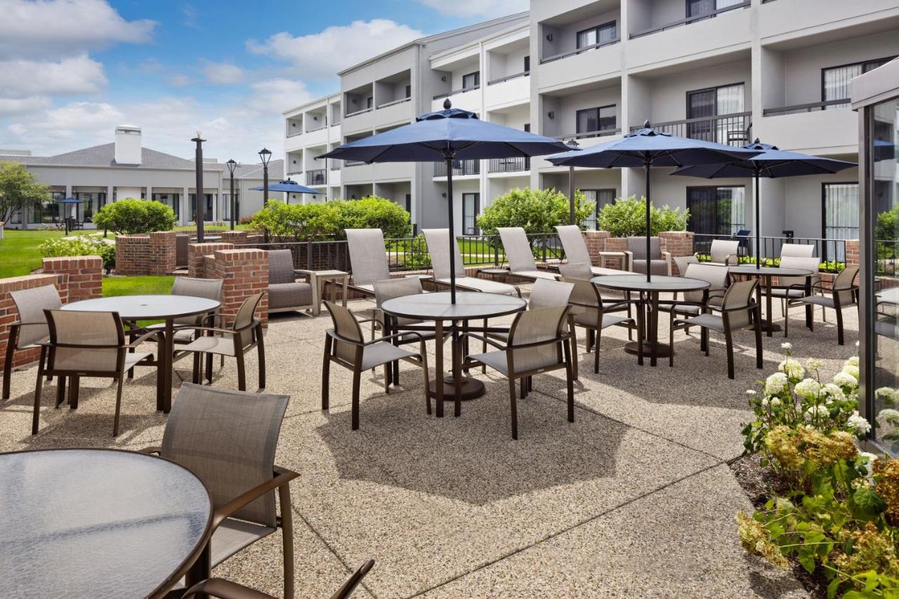 | Courtyard Chicago Waukegan Gurnee