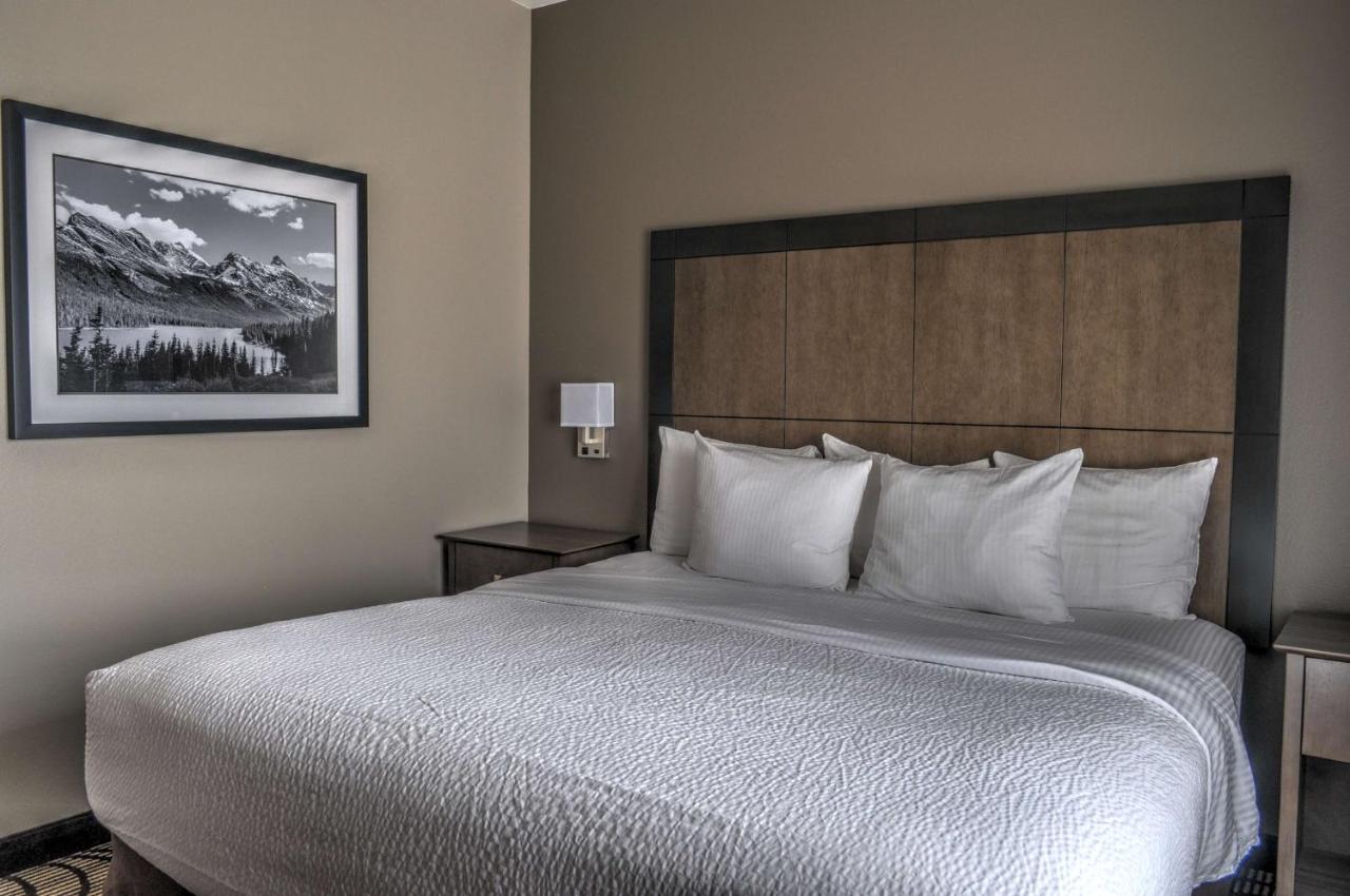 King Room with Sofa Bed at Best Western Plus Kalispell/Glacier Park West Hotel & Suites