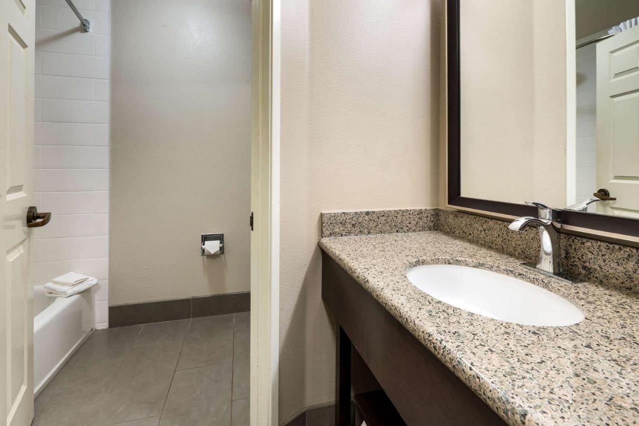 King Room with Sofa Bed at Best Western Plus Kalispell/Glacier Park West Hotel & Suites