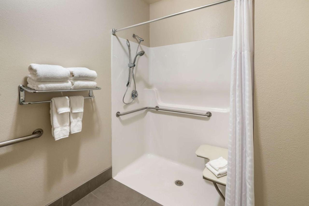 Queen Room with Two Queen Beds and Roll-In Shower - Disability Access at Best Western Plus Kalispell/Glacier Park West Hotel & Suites