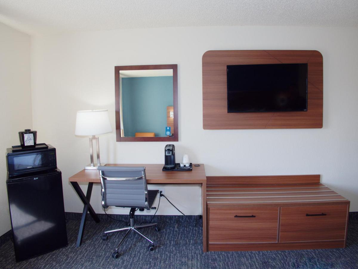 King Room - Mobility Access/Non-Smoking at Country Inn & Suites by Radisson, Coeur d'Alene