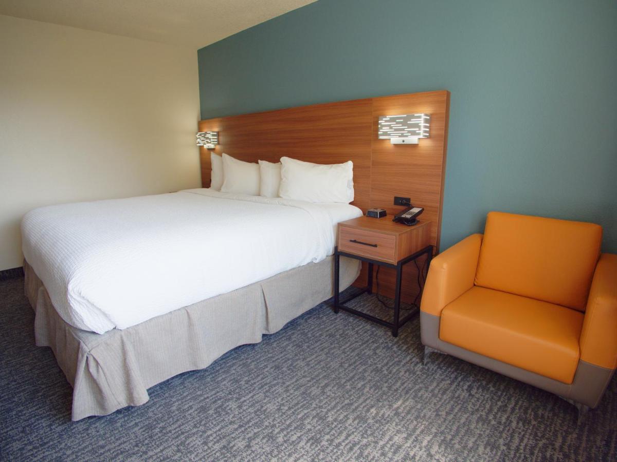 King Room - Mobility Access/Non-Smoking at Country Inn & Suites by Radisson, Coeur d'Alene