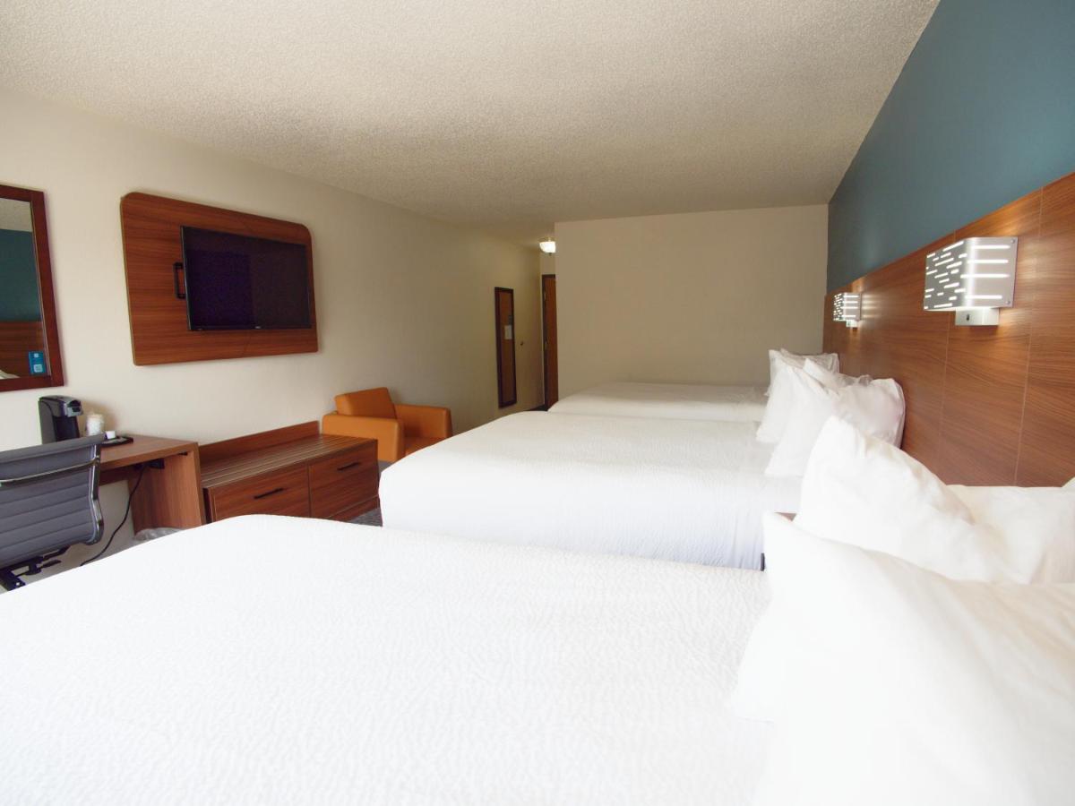 Queen Room with Three Queen Beds - Non-Smoking at Country Inn & Suites by Radisson, Coeur d'Alene