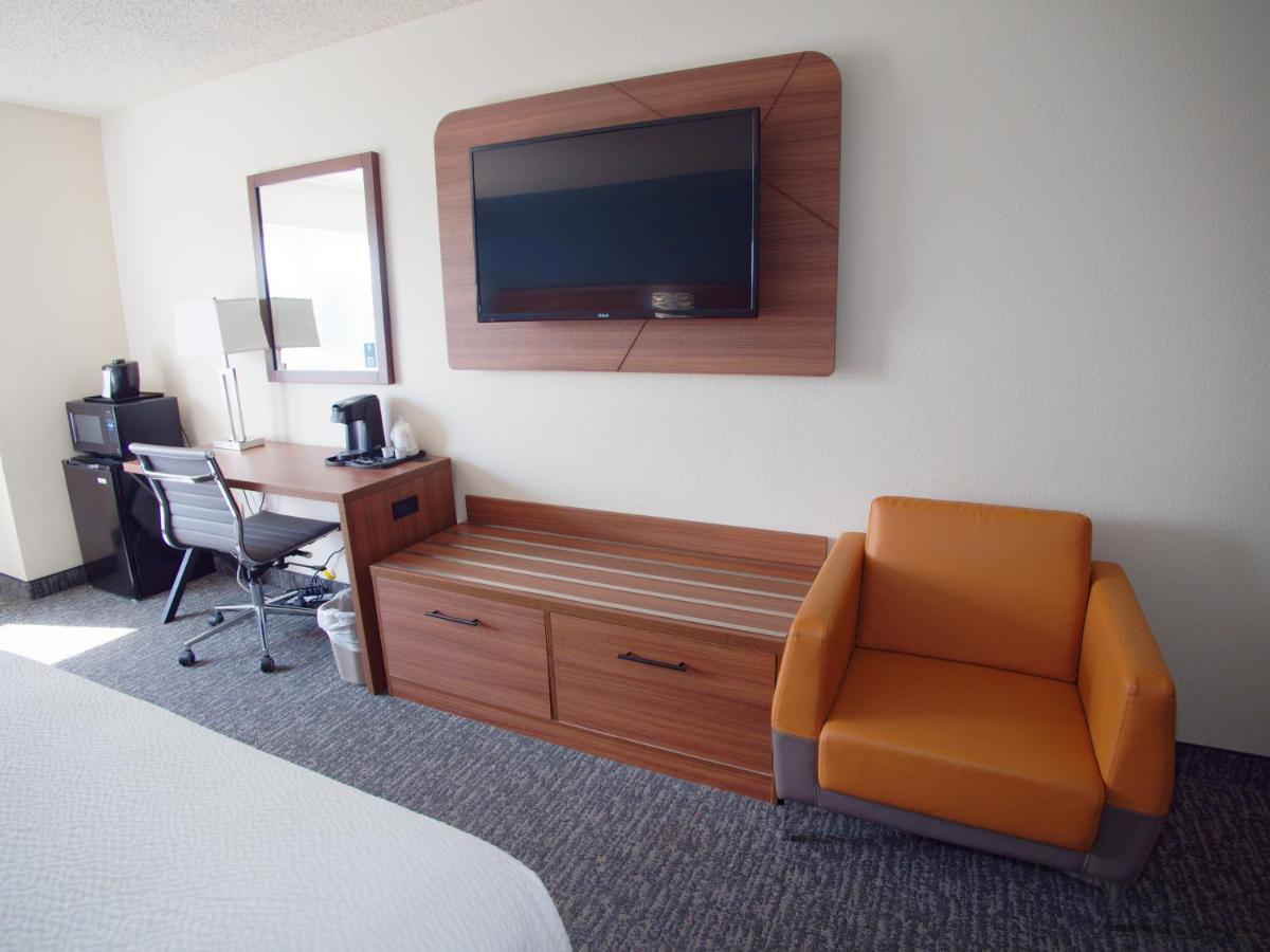 Queen Room with Three Queen Beds - Non-Smoking at Country Inn & Suites by Radisson, Coeur d'Alene