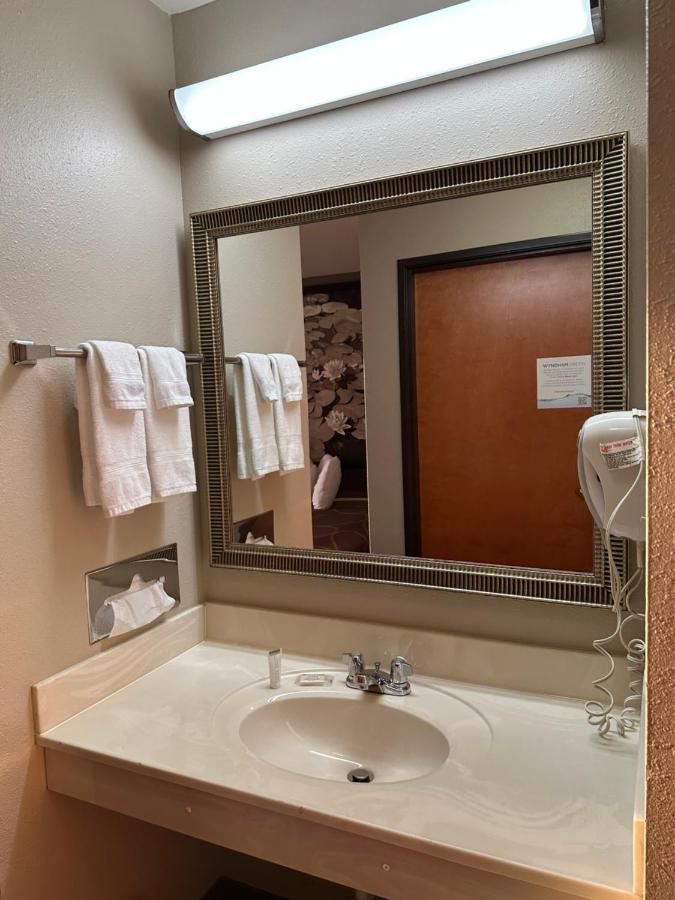 King Room - Non-Smoking at Super 8 by Wyndham Union