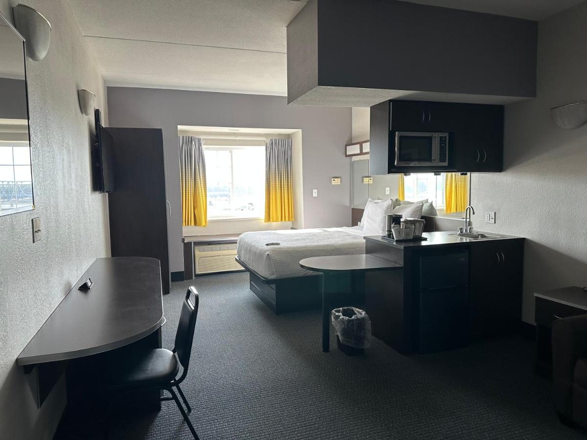 Queen Studio Suite - Non-Smoking at Microtel Inn & Suites by Wyndham Quincy