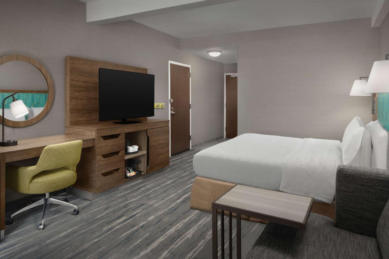 Premium King Room with Sofa Bed - Non-Smoking at Hampton Inn Haverhill