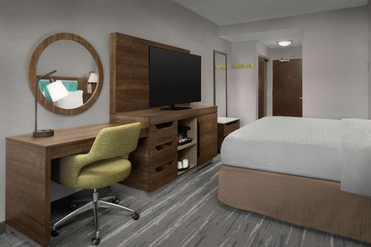 King Room - Non-Smoking at Hampton Inn Haverhill