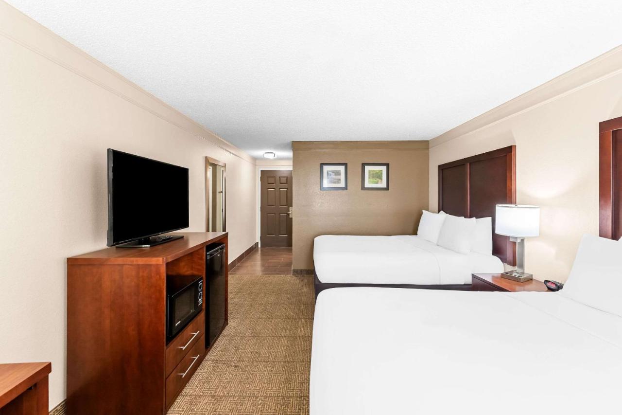 Queen Room with Two Queen Beds - Non-Smoking at Comfort Inn & Suites Heath - Newark South