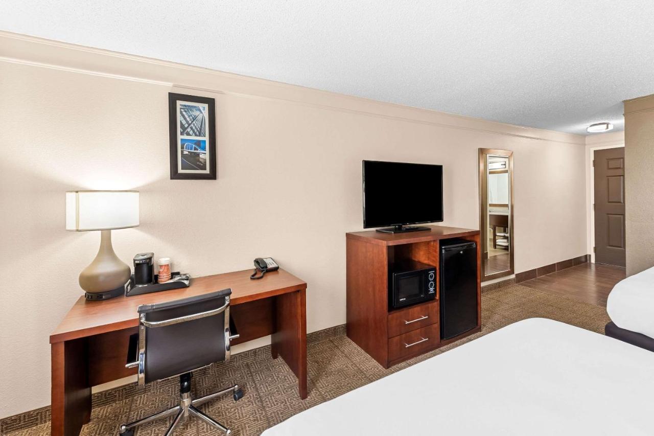 Queen Room with Two Queen Beds - Non-Smoking at Comfort Inn & Suites Heath - Newark South
