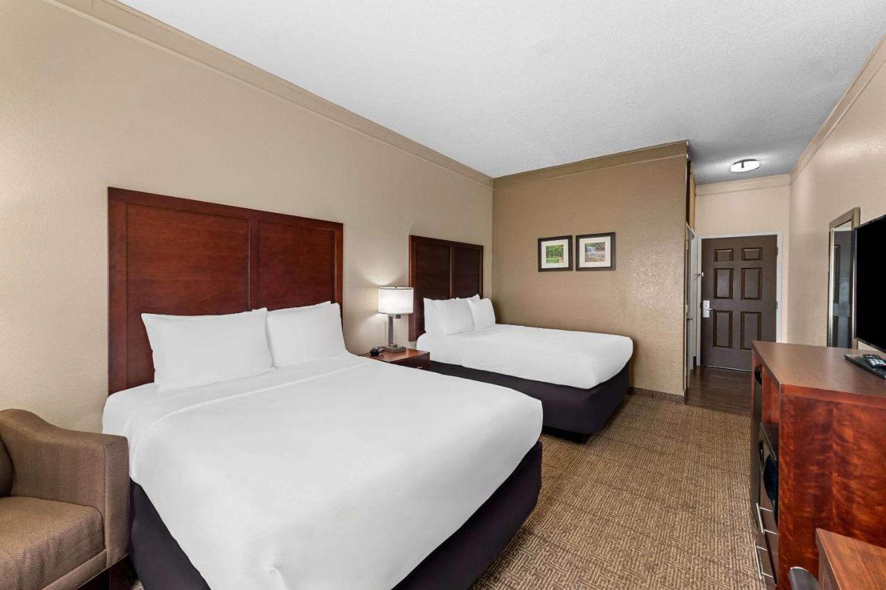 Queen Room with Two Queen Beds - Non-Smoking at Comfort Inn & Suites Heath - Newark South