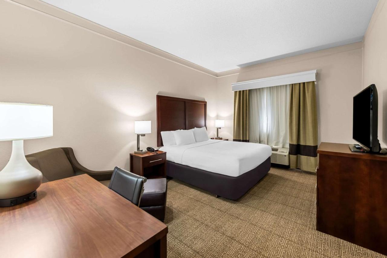 King Room - Non-Smoking at Comfort Inn & Suites Heath - Newark South