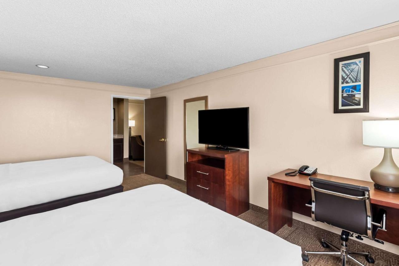 Queen Room with Two Queen Beds - Non-Smoking at Comfort Inn & Suites Heath - Newark South