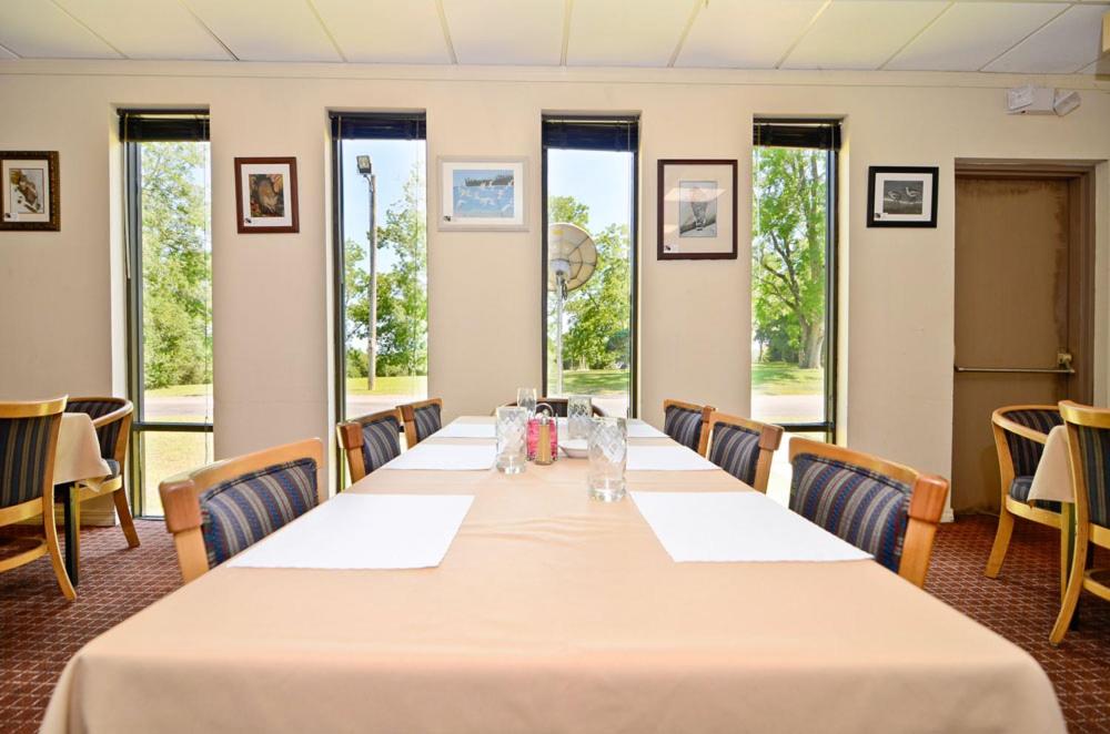 | Best Western Crossroads Inn
