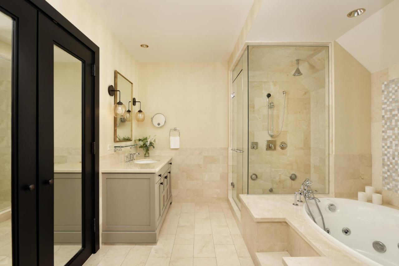 Faro Three-Bedroom Residence King at Four Seasons Residences Vail