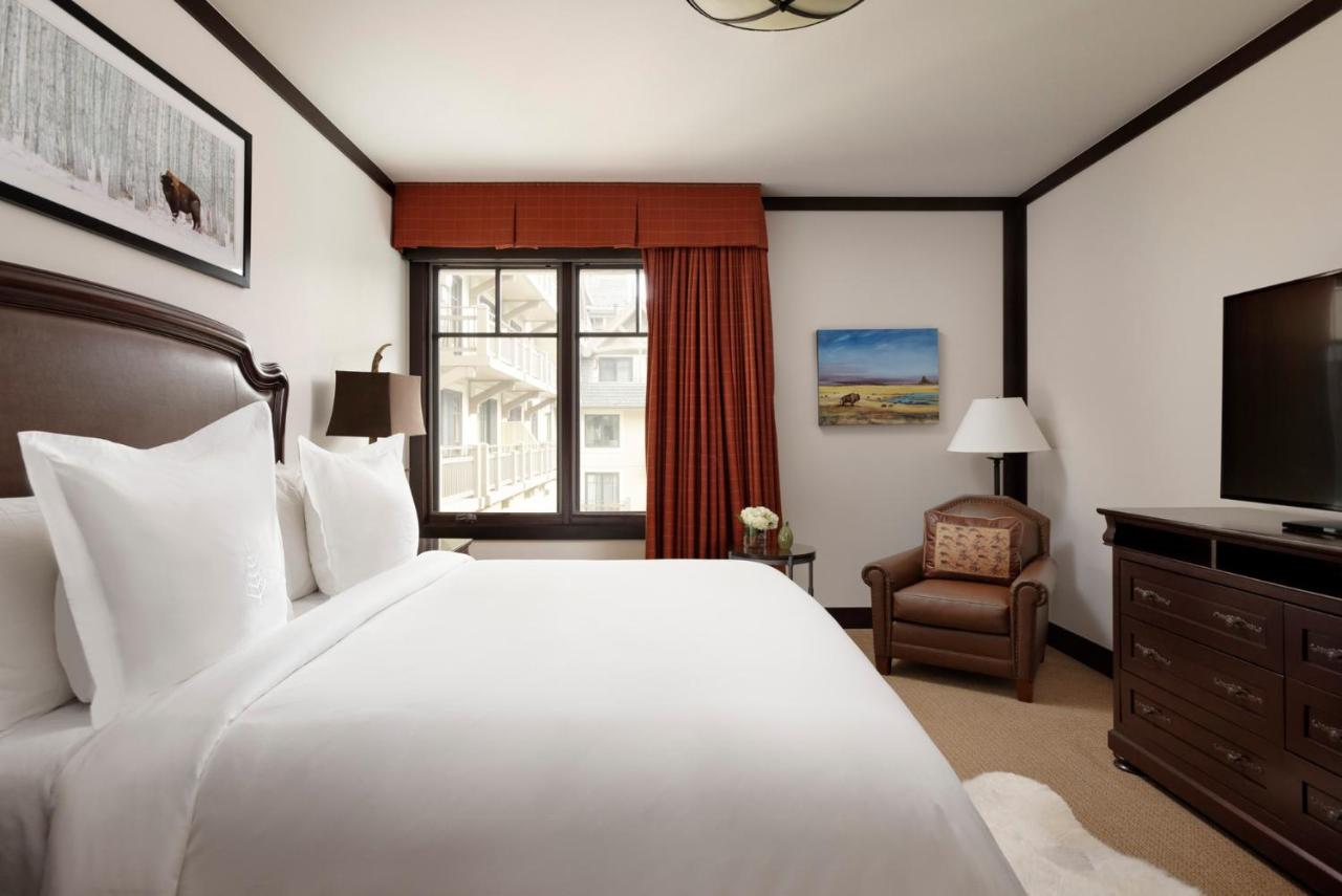 Baccarat Three-Bedroom Residence at Four Seasons Residences Vail