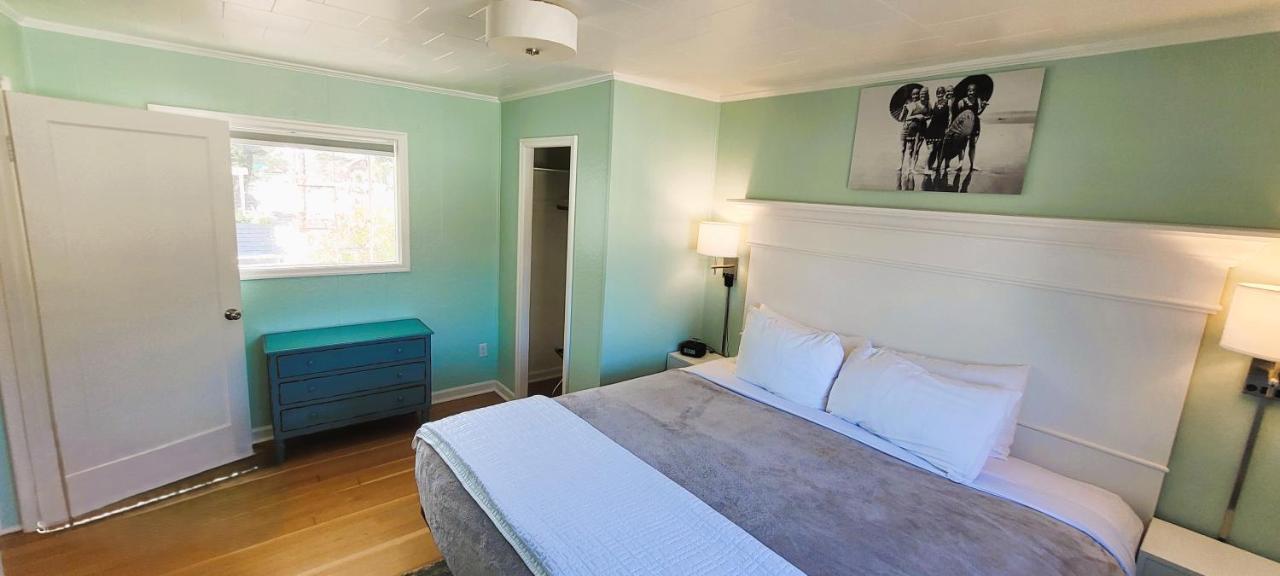 | Beachside Inn