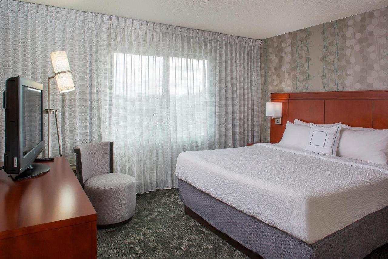 1 Bedroom Larger Suite, 1 King, Sofa bed at Courtyard by Marriott Nashville Goodlettsville